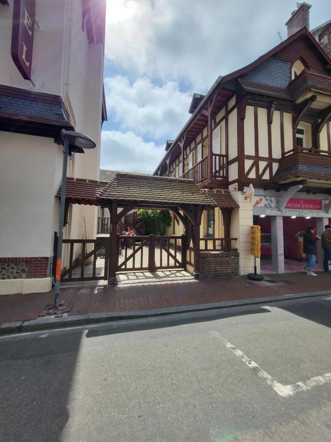 Chambres D'Hotes La Petite Salamandre Étretat Exterior foto